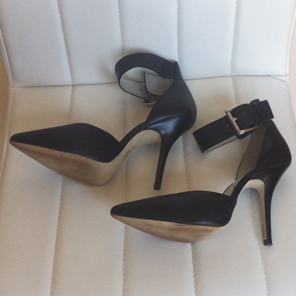 EUC Michael Michael Kors 8M Black Leather Shoes Heels - Picture 4 of 16